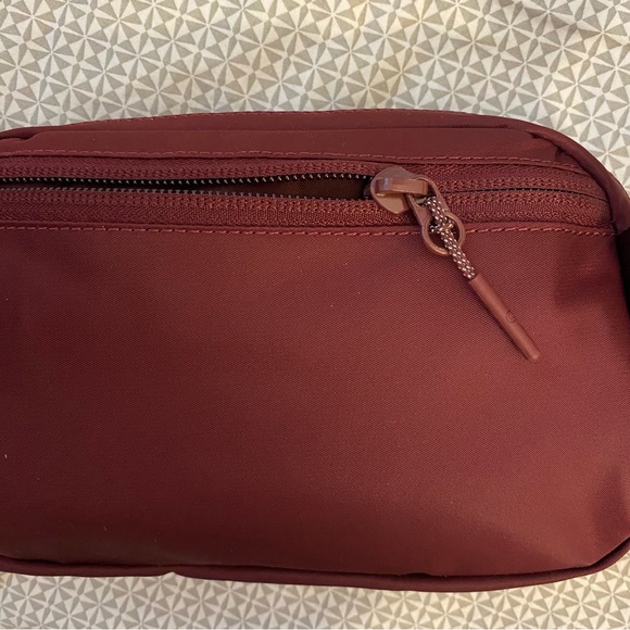 Rare Color> Lululemon Everywhere Belt Bag Dark Red [New] - Picture 7 of 9
